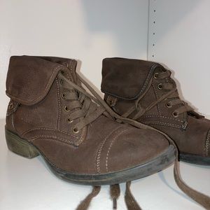 Vintage brown boots size 6